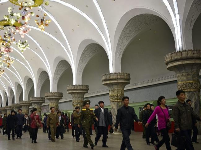 Редкие снимки самого глубокого метро, в Северной Корее