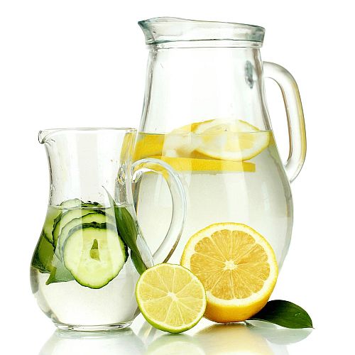 Кувшин с лимонной водой для детокса